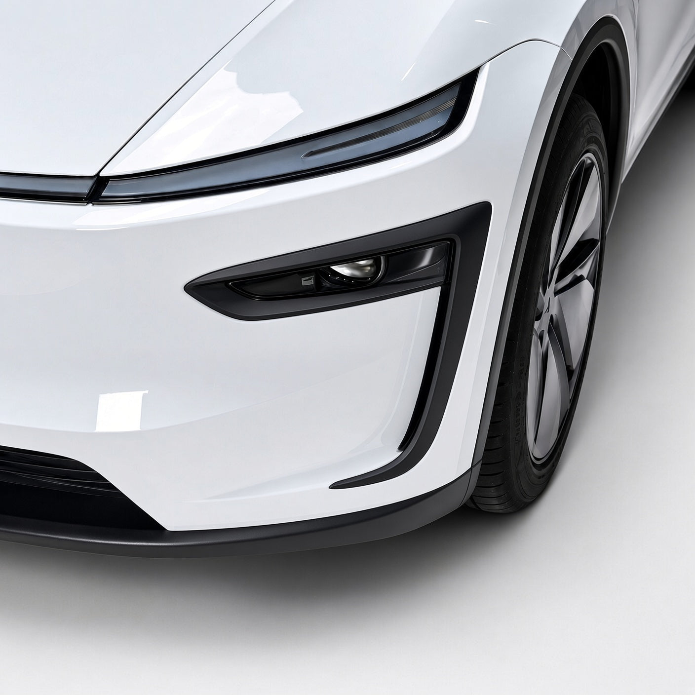 Tesla Model Y Juniper front bumper before carbon fiber corner trim