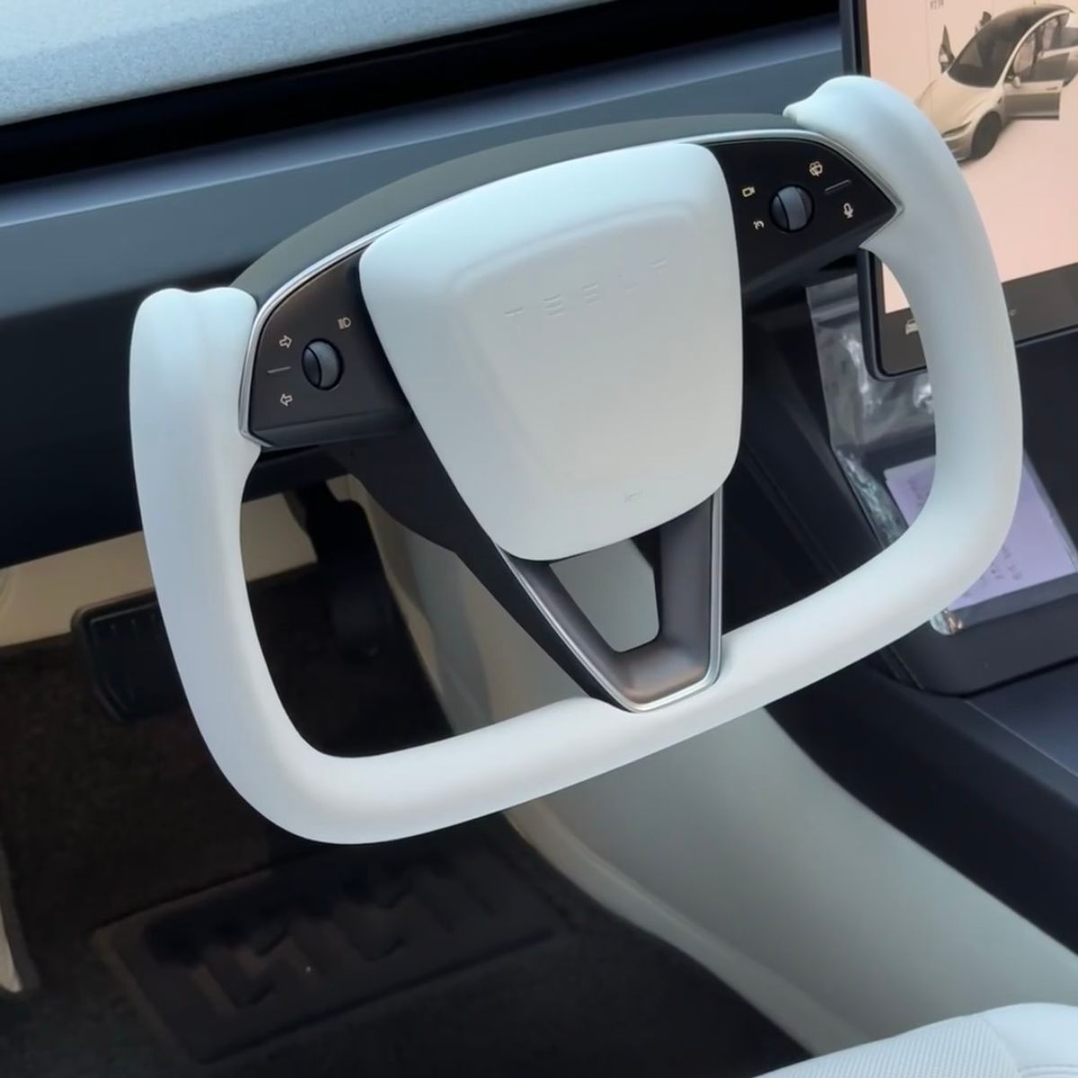 White Ultraleather yoke steering wheel for Model 3 Highland and refreshed Model Y